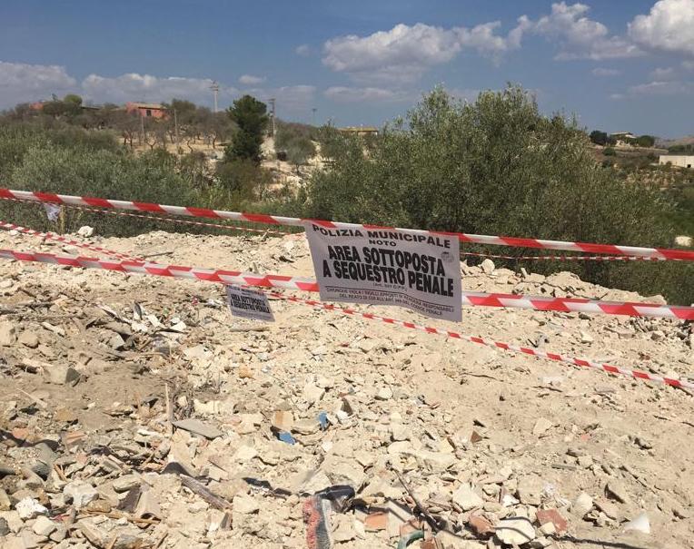 Rifiuti, la Polizia Municipale sequestra un'area utilizzata come discarica privata e denuncia 3 persone