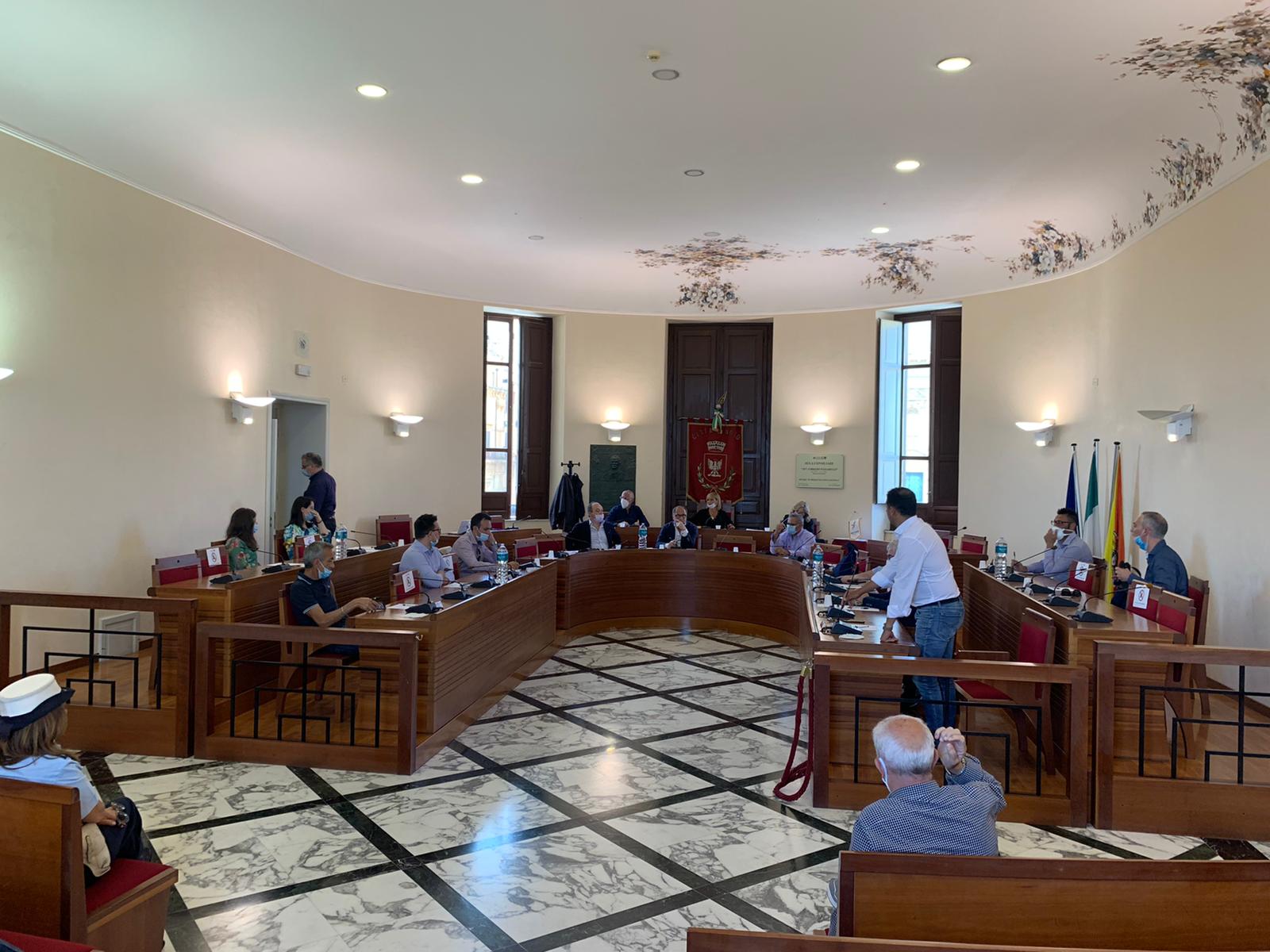 Consiglio comunale, chi è stato danneggiato dal lockdown potrà pagare le rate Tari e l’acconto Imu entro il 31 ottobre senza more e interessi