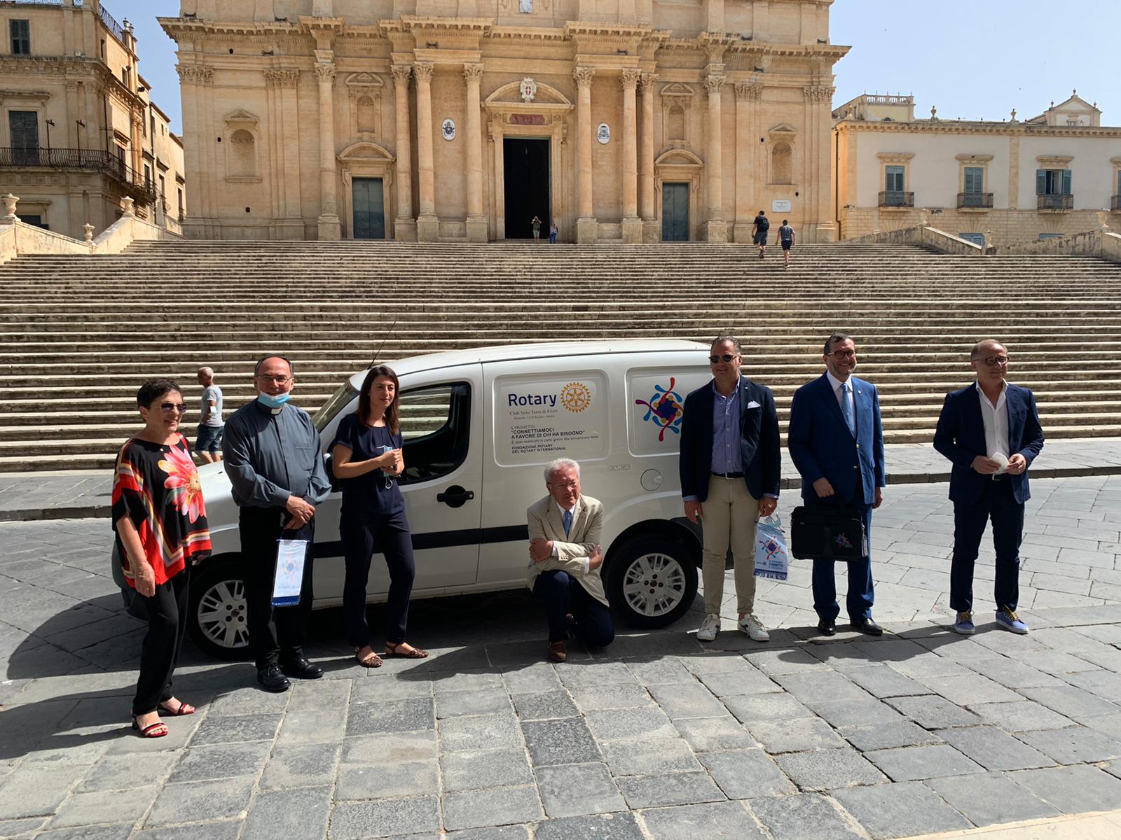 Il rotary club noto terra di eloro dona un furgone solidale