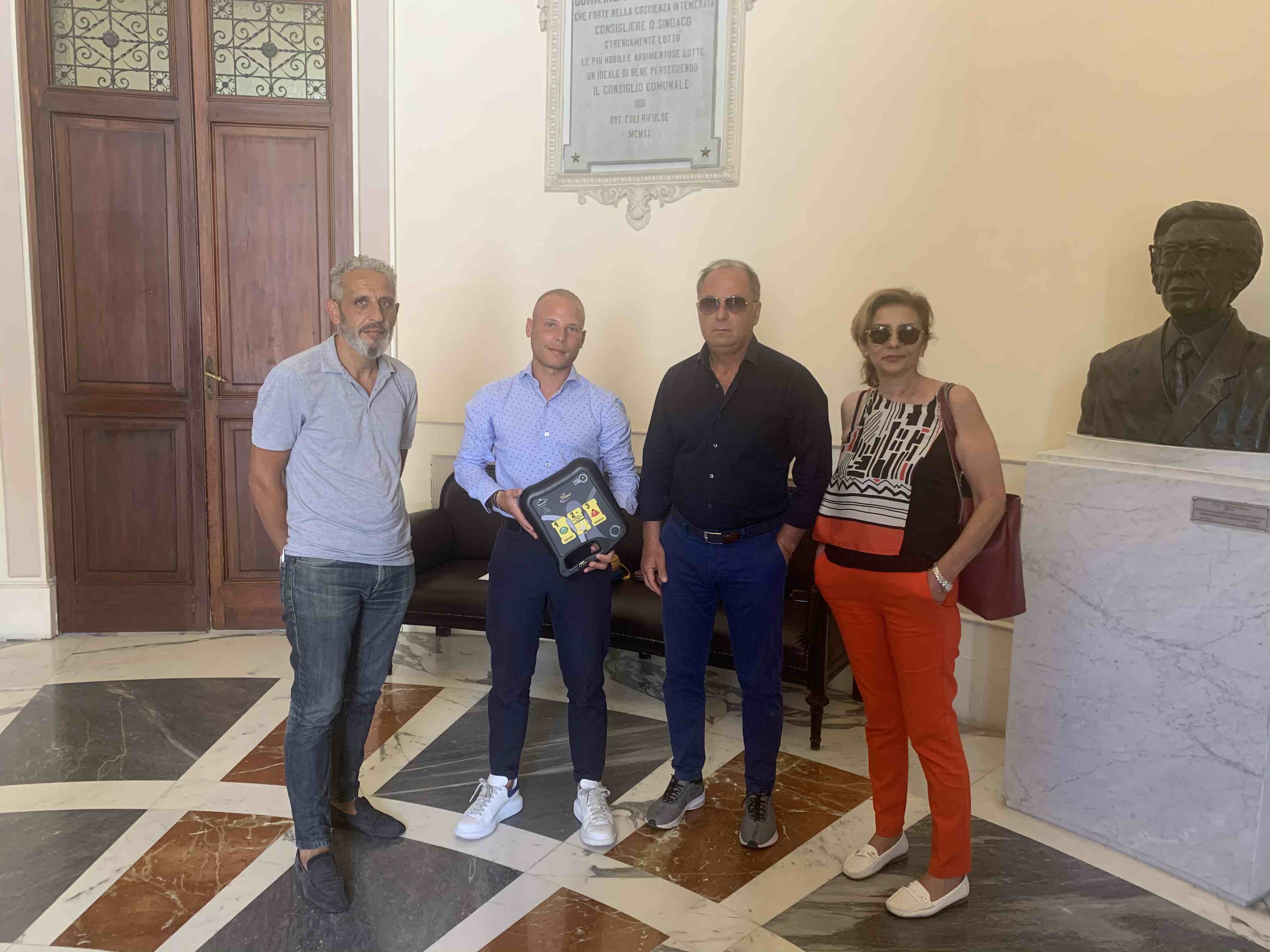 L'Amministrazione Bonfanti dota la città di altri 8 defibrillatori automatici