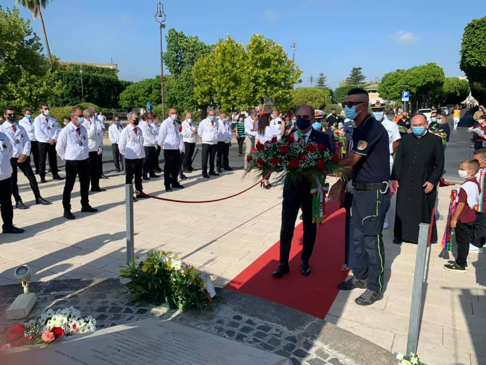 Stamattina l'omaggio floreale alla statua di San Corrado