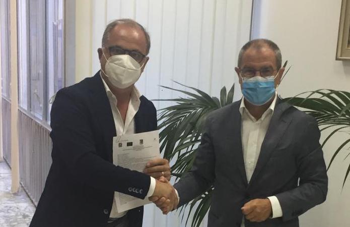 Cantieri di lavoro, consegnati dal sindaco Bonfanti i decreti di finanziamento. Opportunità per 30 concittadini
