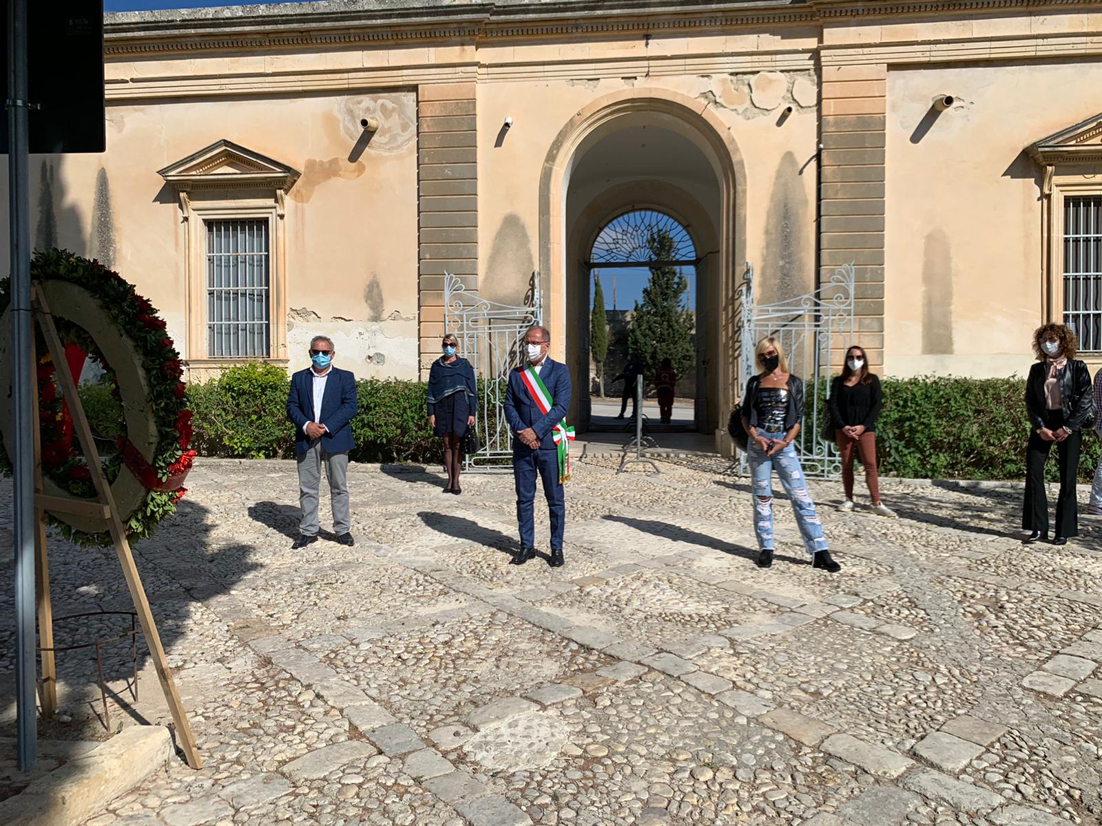 L'omaggio del sindaco Bonfanti e dell'Amministrazione Comunale ai defunti