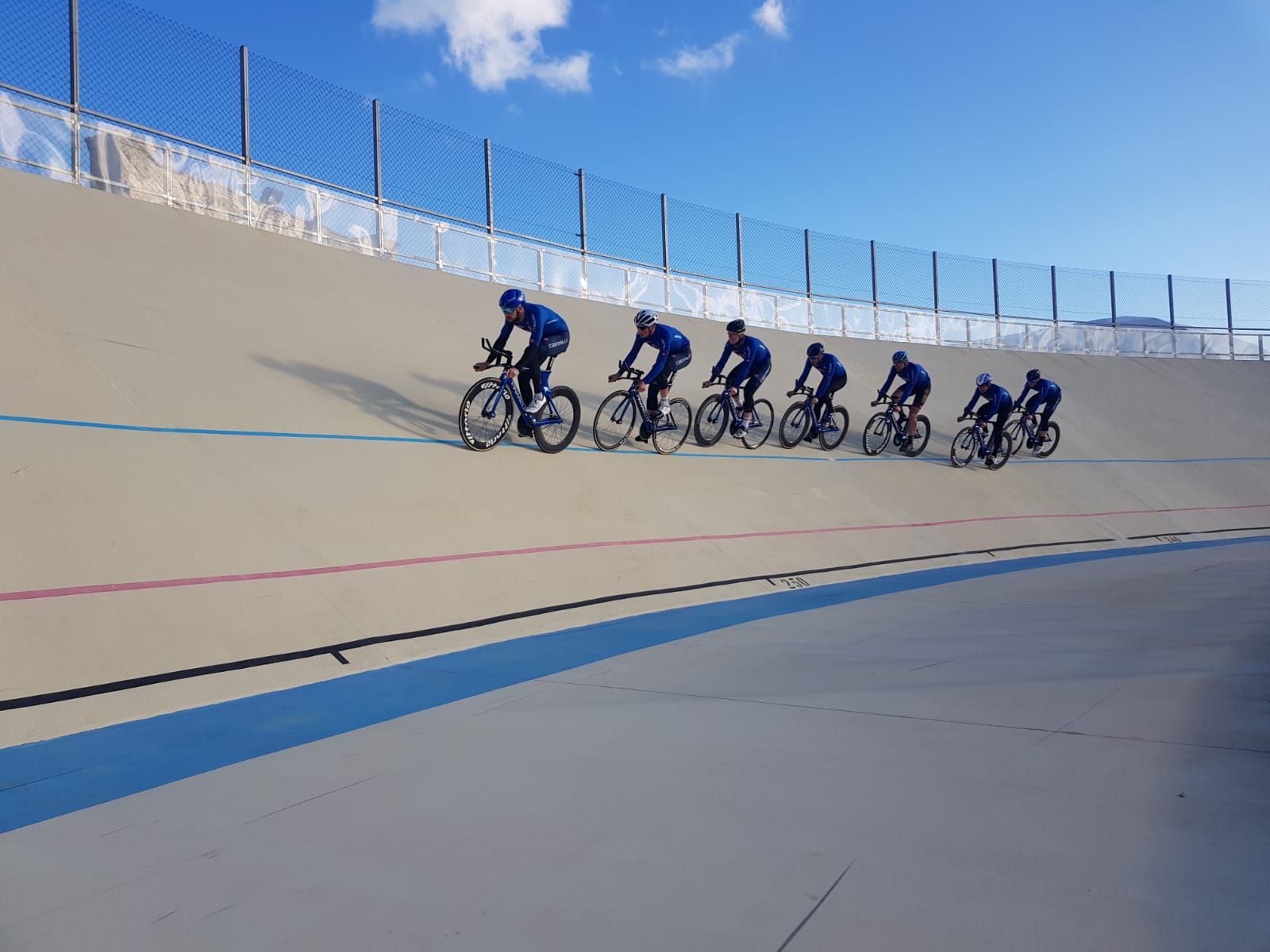 Gli azzurri girano in pista al velodromo Paolo Pilone