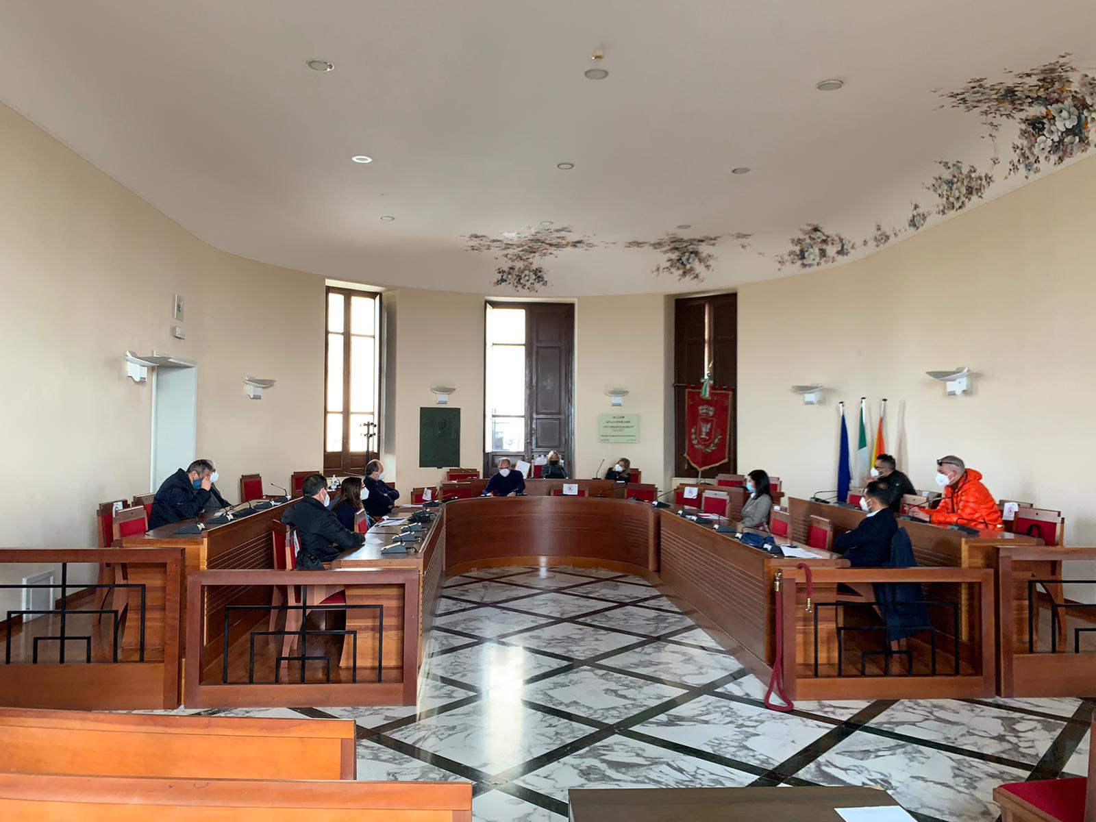 Caso scuole, il sindaco Bonfanti dopo la capigruppo: "Interpelliamo l'Asp: chiediamo chiarimenti e ulteriori screening"