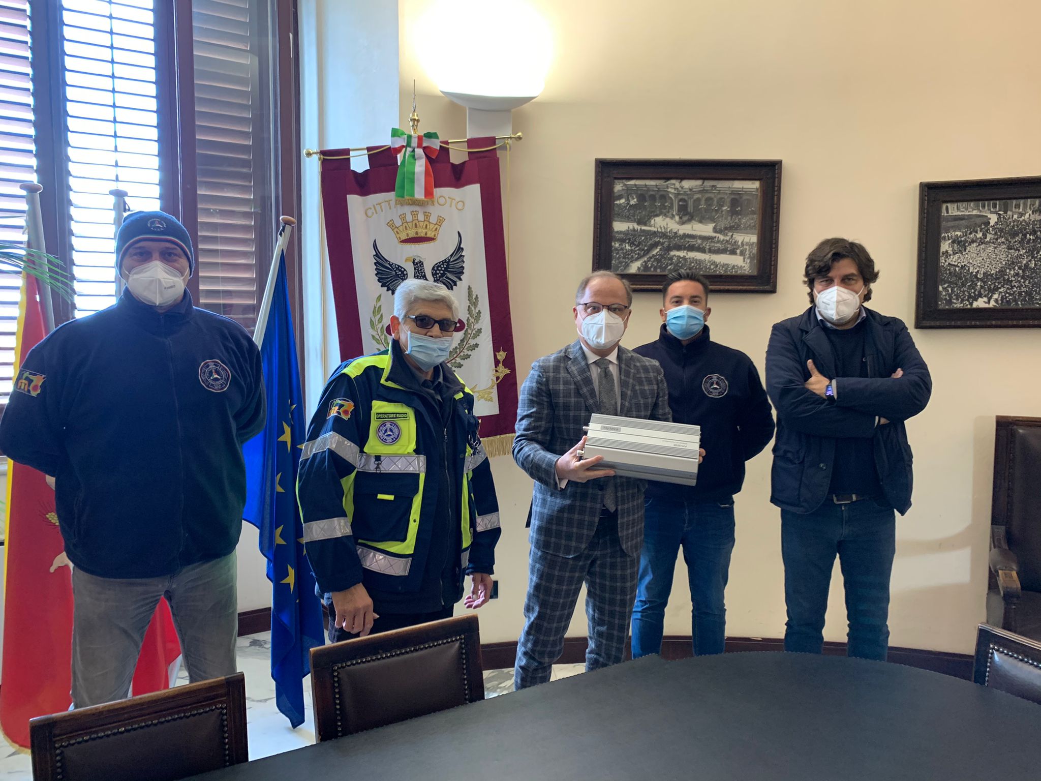 Un nuovo ponte radio per la Protezione Civile, stamattina a Palazzo Ducezio la consegna