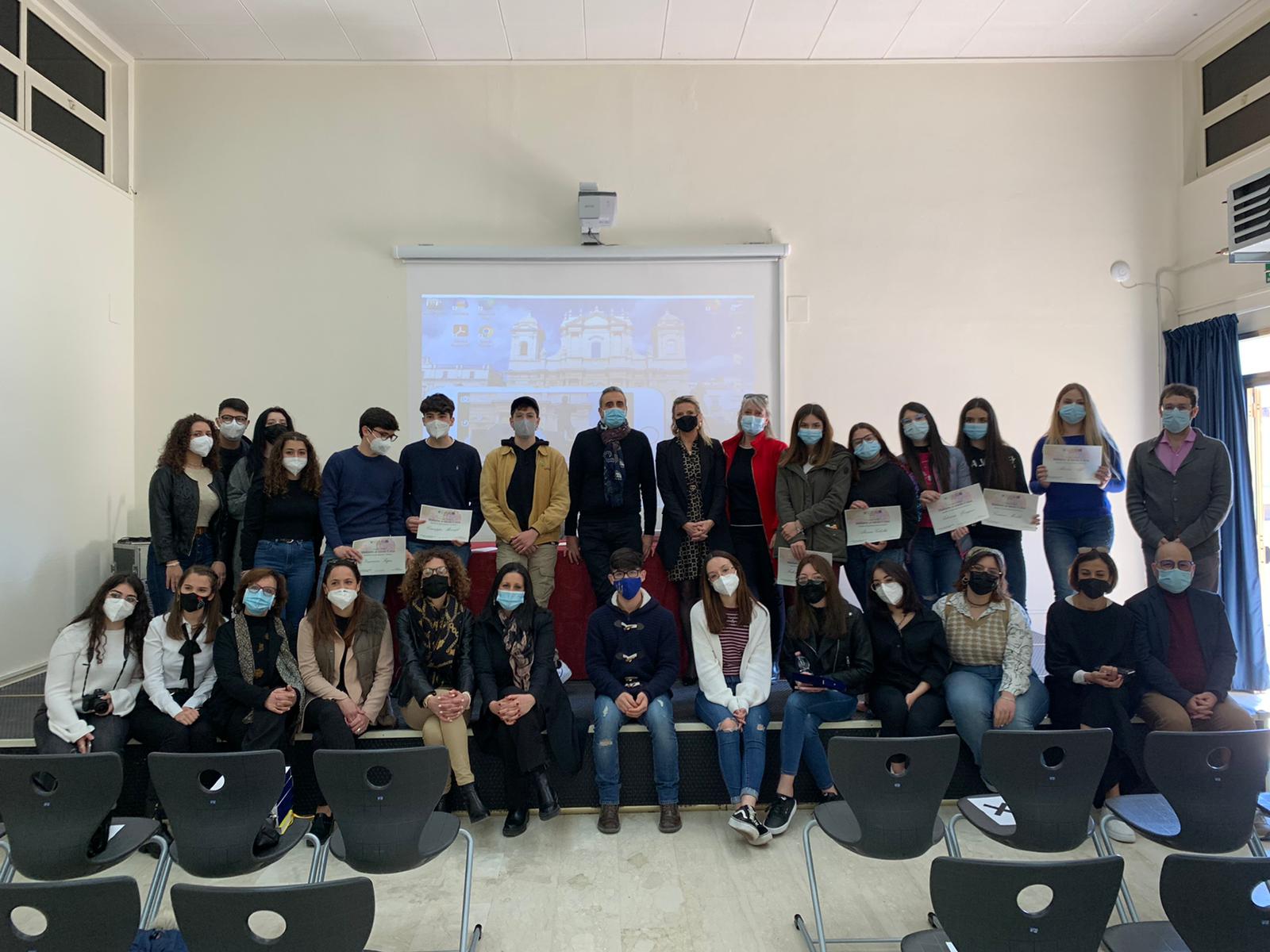 "Mettiamo al Bando il Virus", ecco i vincitori del contest per i ragazzi del Matteo Raeli