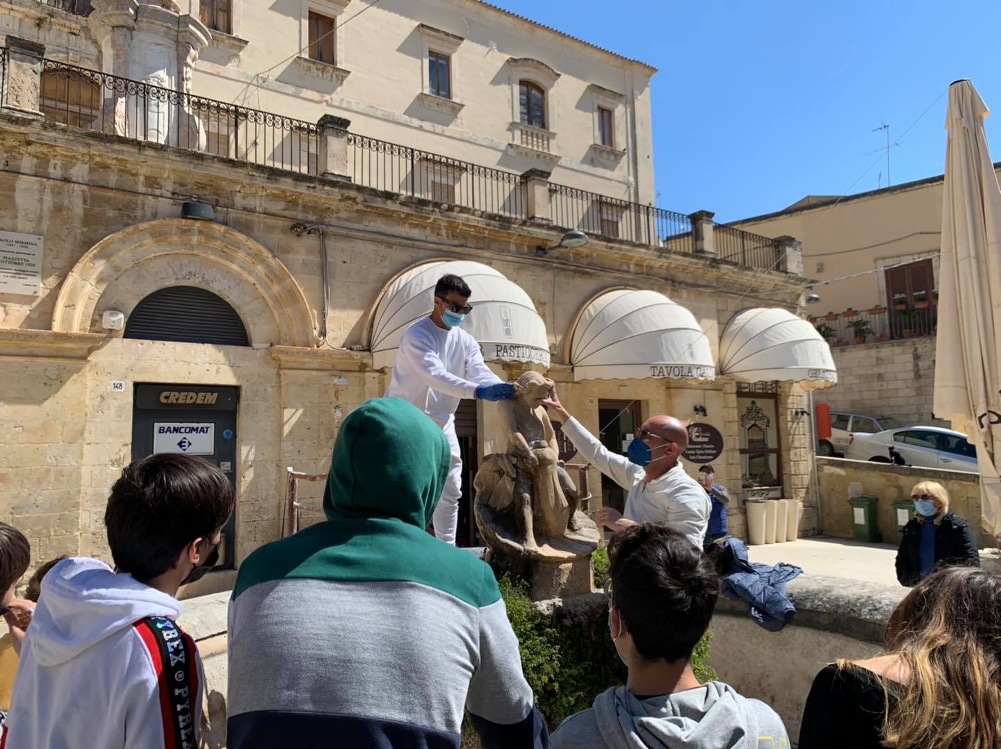Ripristinato il putto di piazza 2 ottobre