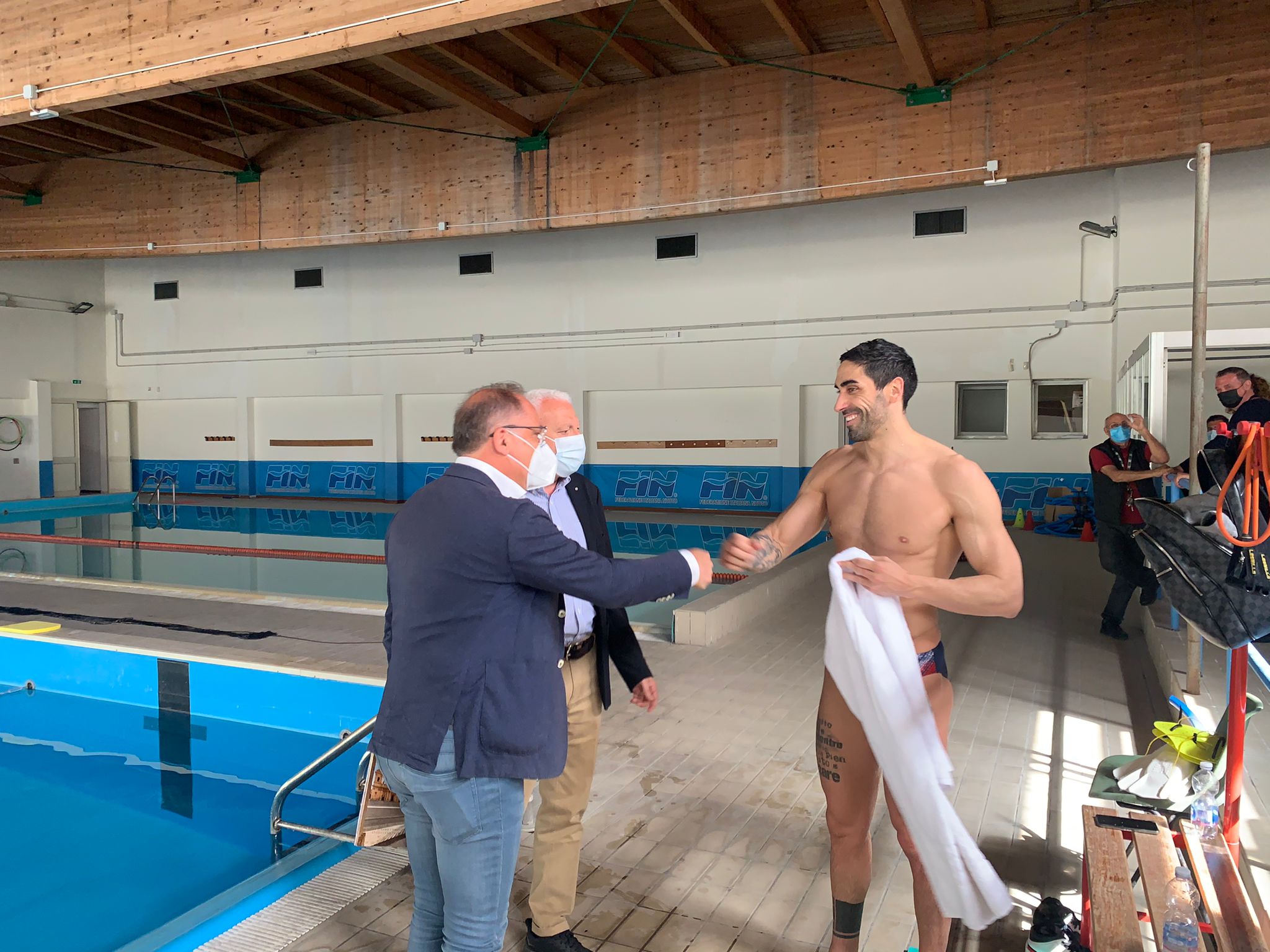 C'è Filippo Magnini ad allenarsi a Noto, stamattina il saluto con il sindaco Bonfanti